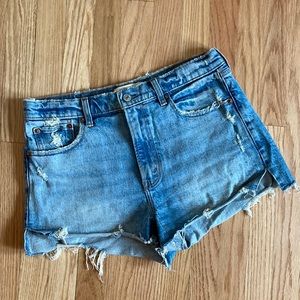 Abercrombie & Fitch “The Mom Short High Rise”